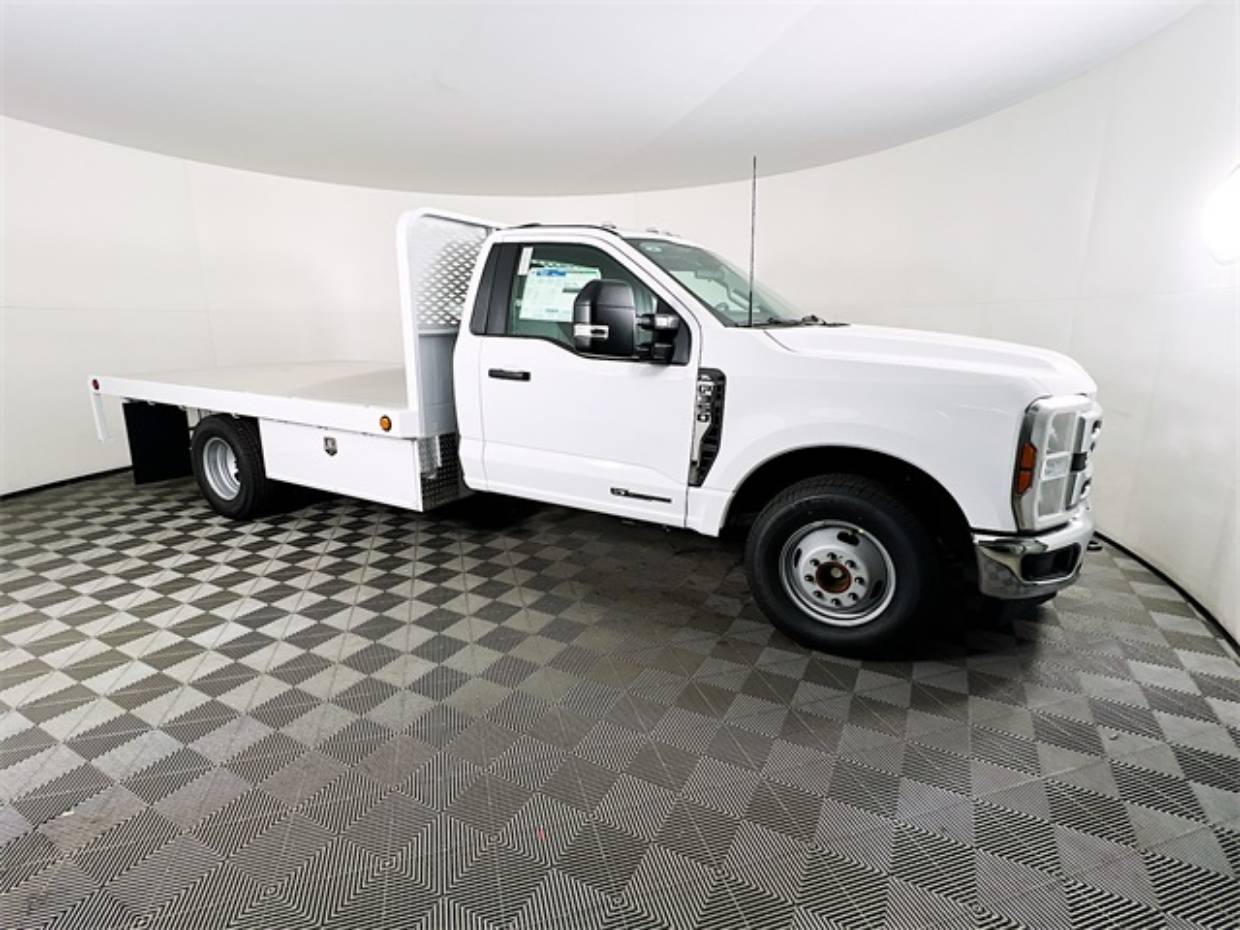 2024 Ford F-350 Super Duty Chassis Cab XL's photo