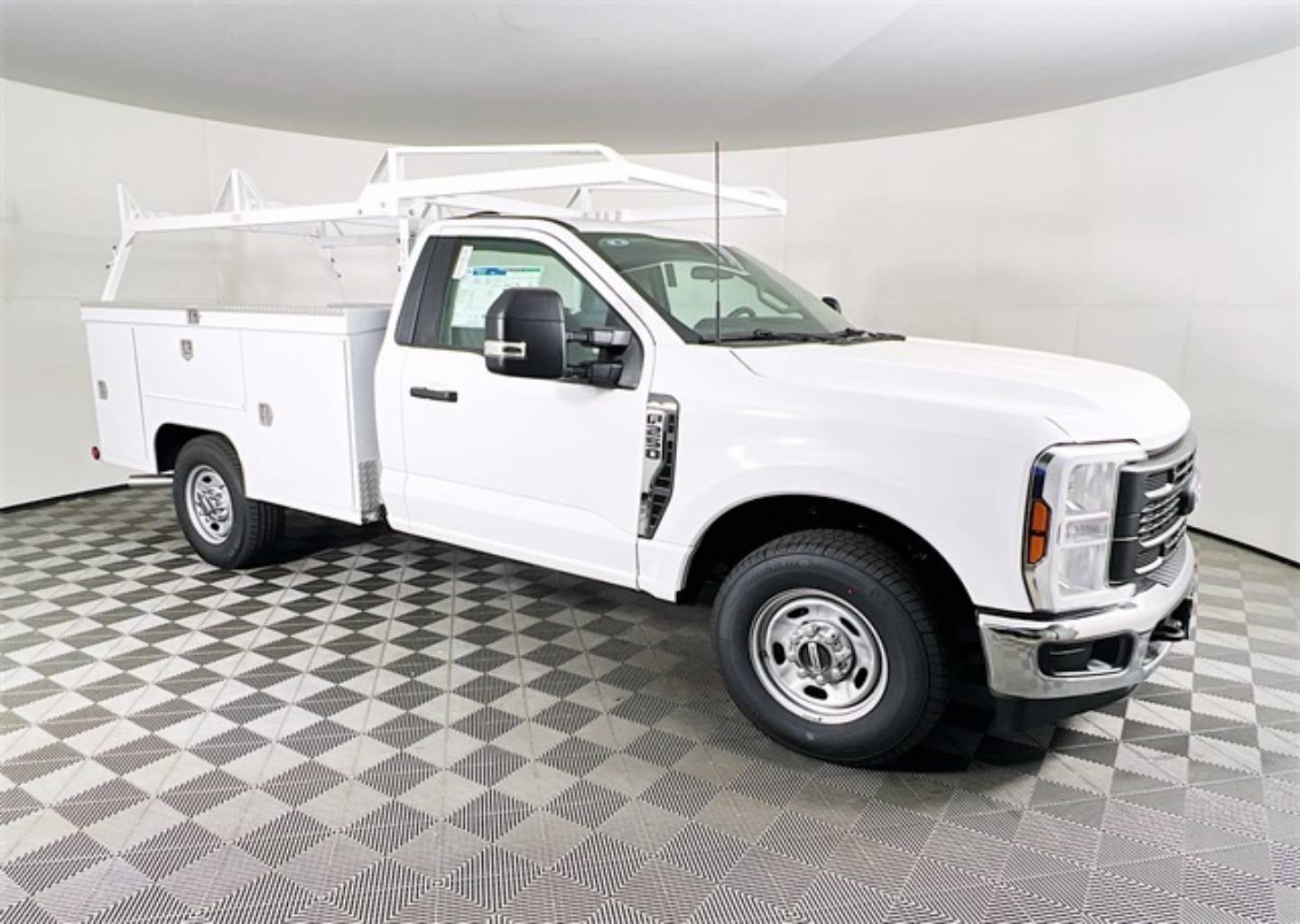 2025 Ford F-250 Super Duty XL's photo