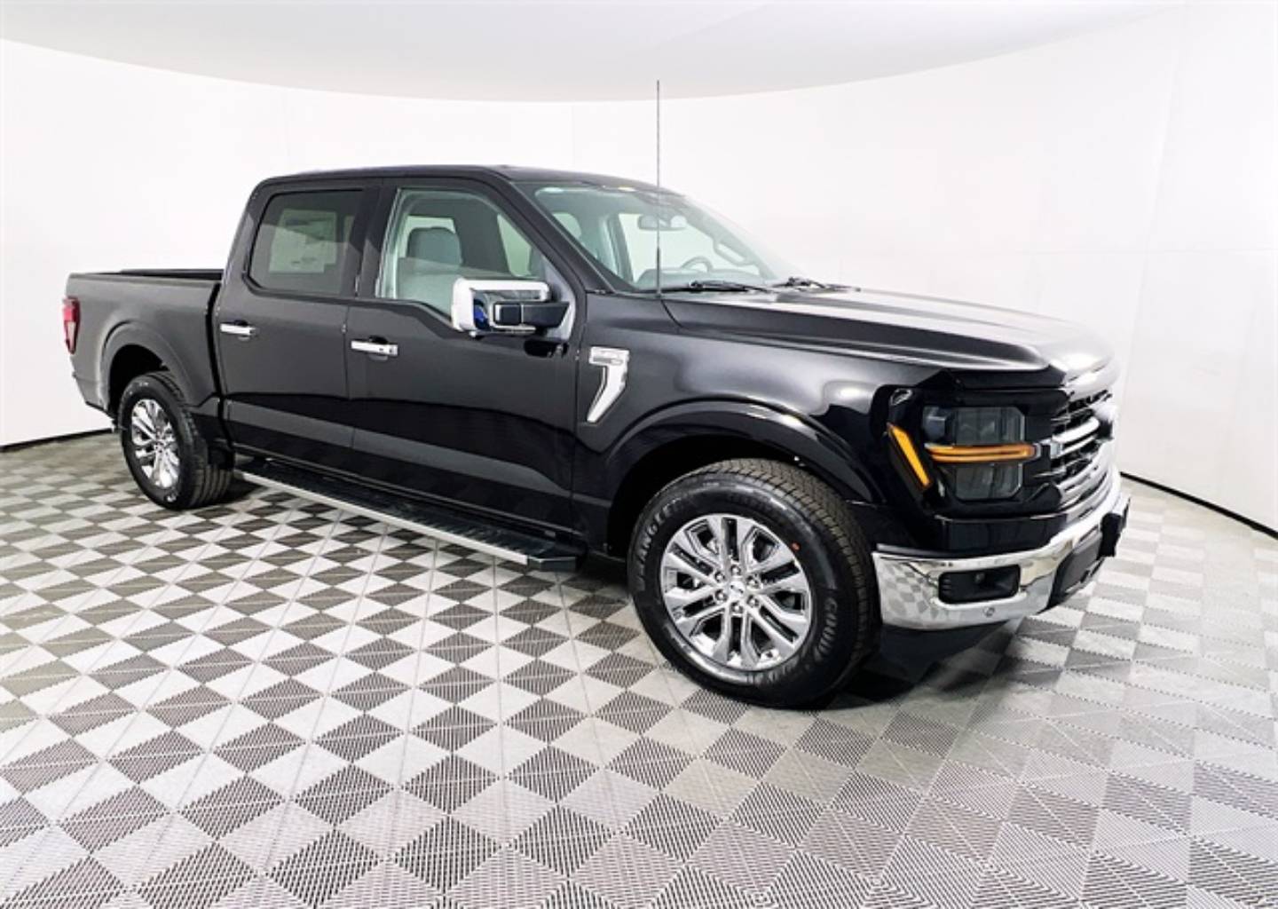 2025 Ford F-150 XLT's photo