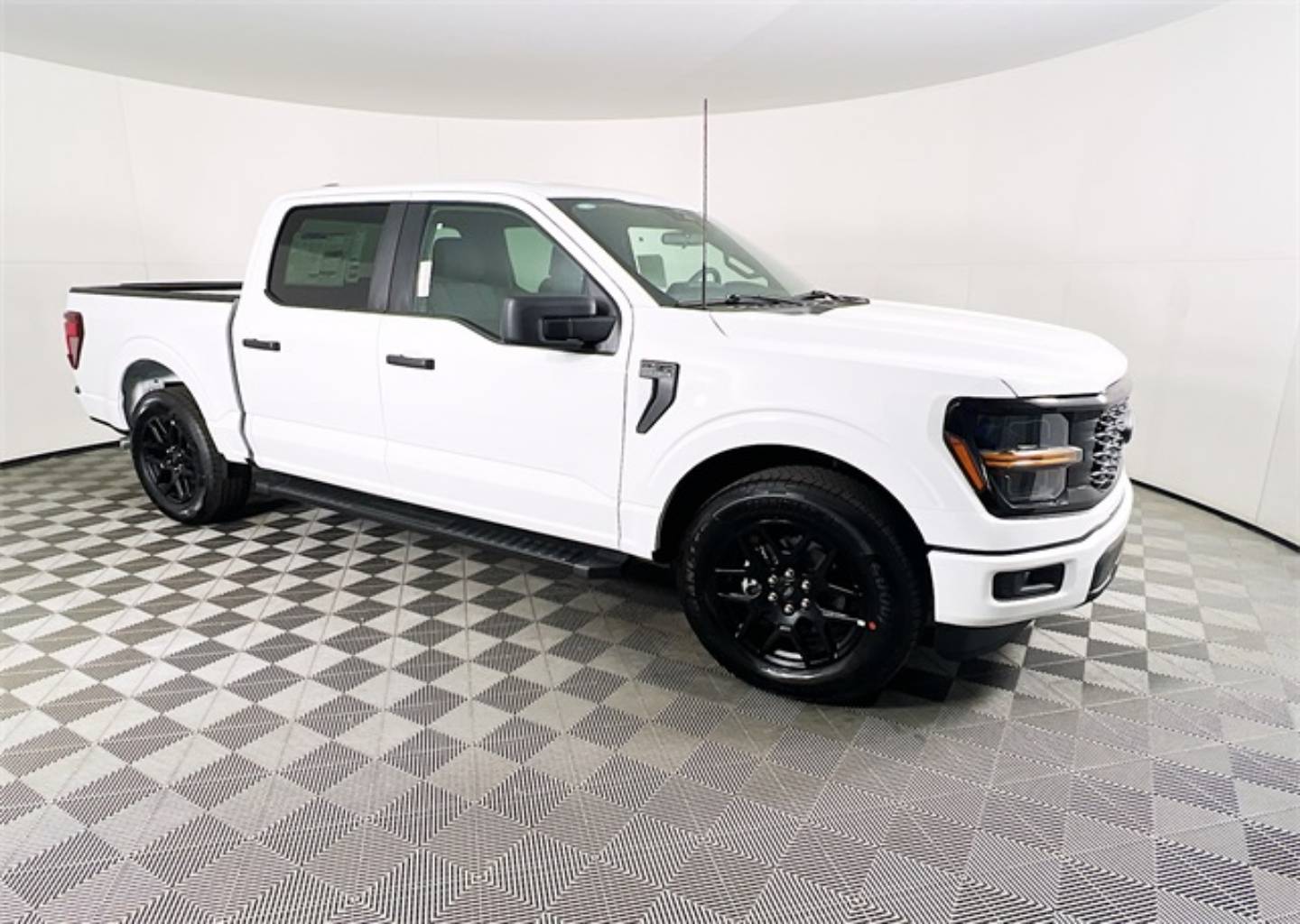 2025 Ford F-150 STX's photo