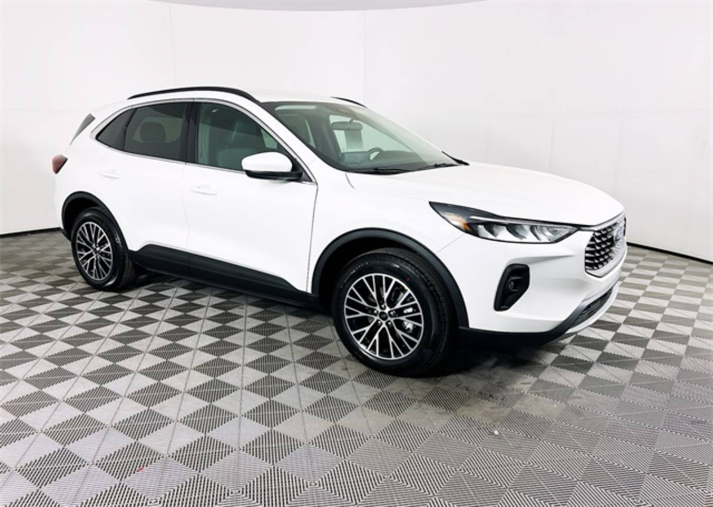 2025 Ford Escape PHEV's photo