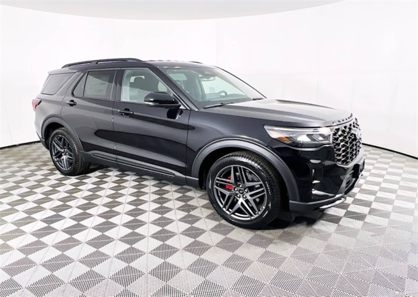 2025 Ford Explorer ST's photo