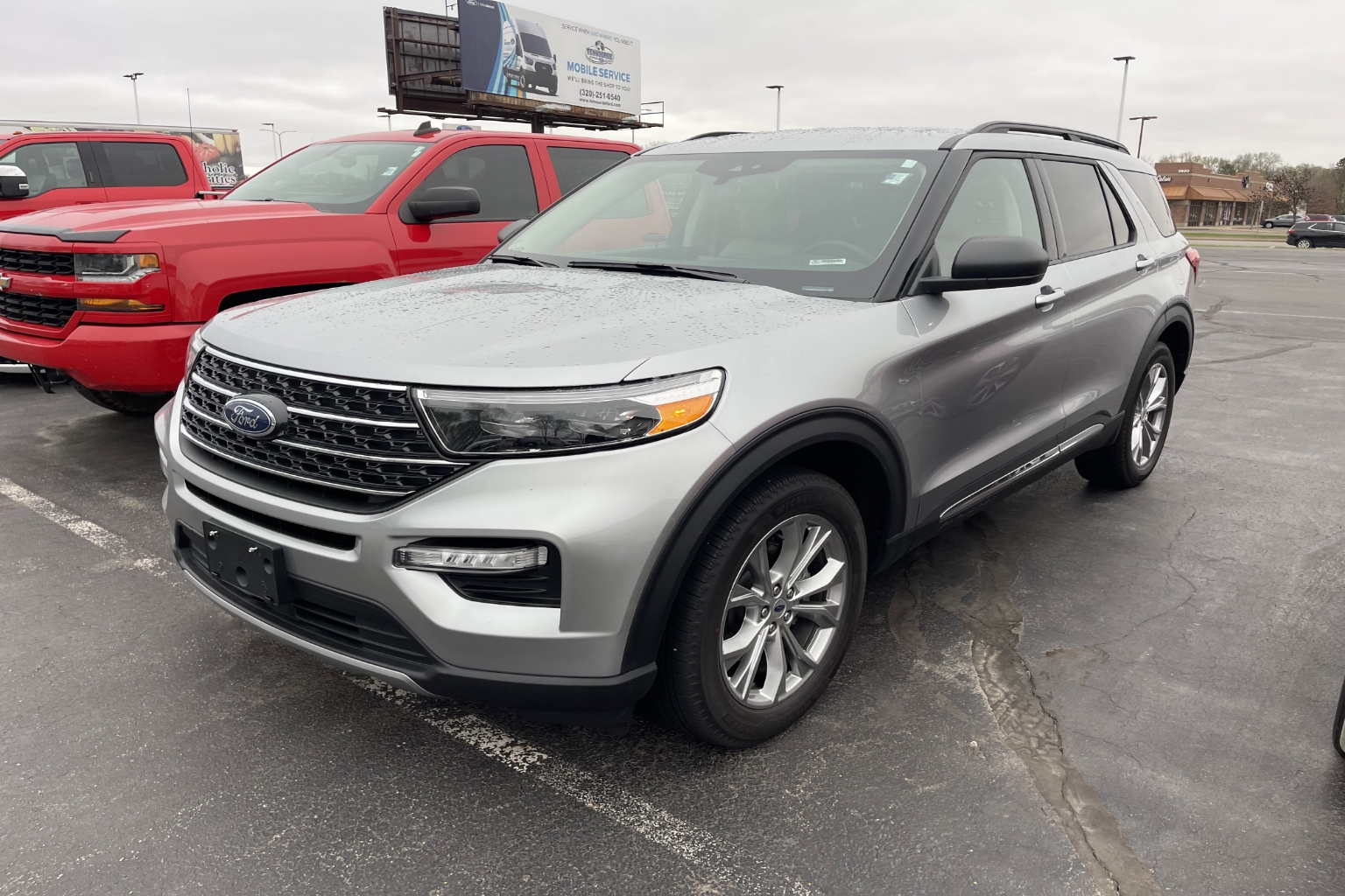 Used 2024 Ford Explorer XLT with VIN 1FMSK8DH3RGA55477 for sale in Saint Cloud, Minnesota