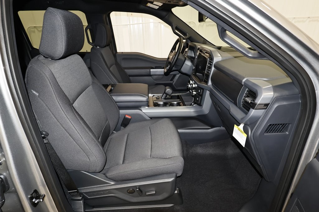 2025 Ford F-150 XLT photo 13