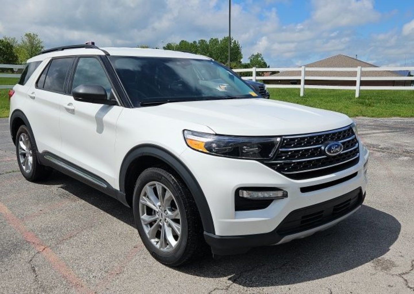 Used 2022 Ford Explorer XLT with VIN 1FMSK8DH4NGC35769 for sale in Kansas City