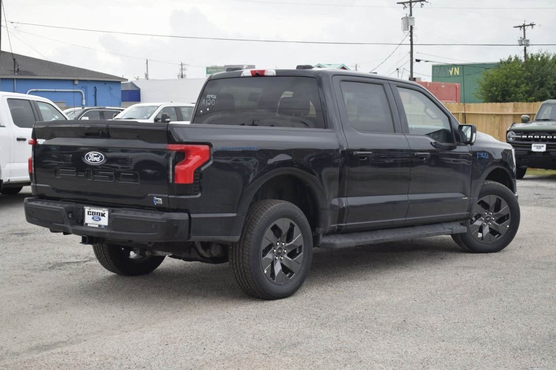 2025 Ford F-150 Lightning photo 3