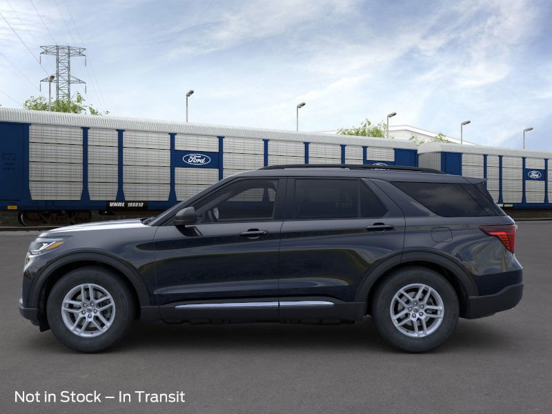 2025 Ford Explorer photo 2