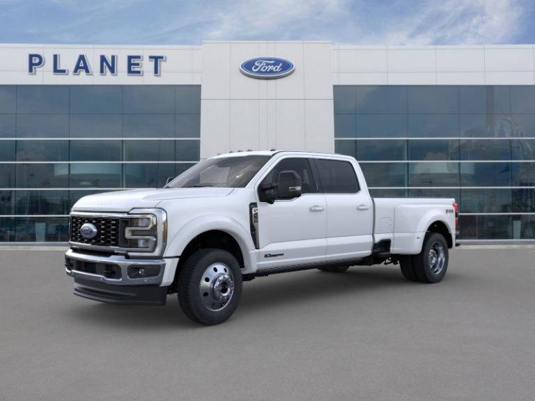 2025 Ford Super Duty F-450 DRW LARIAT 4WD Crew Cab 8' Box