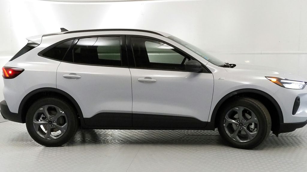 2025 Ford Escape ST-Line photo 2