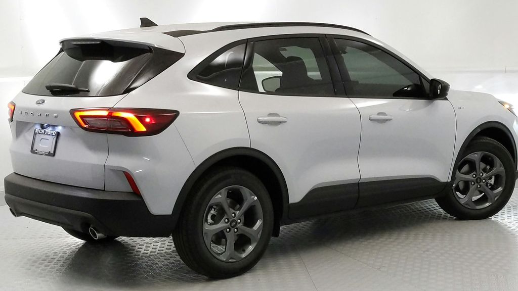 2025 Ford Escape ST-Line photo 3