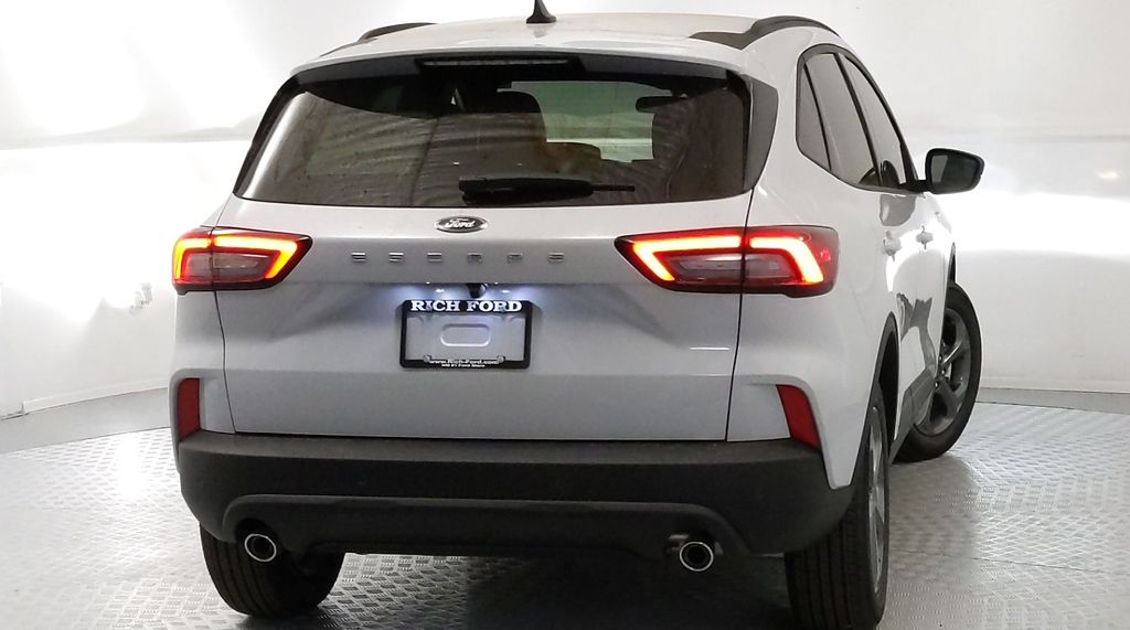 2025 Ford Escape ST-Line photo 4
