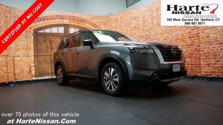 2022 Nissan Pathfinder SL