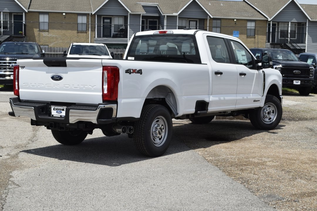 2025 Ford F-250 photo 3