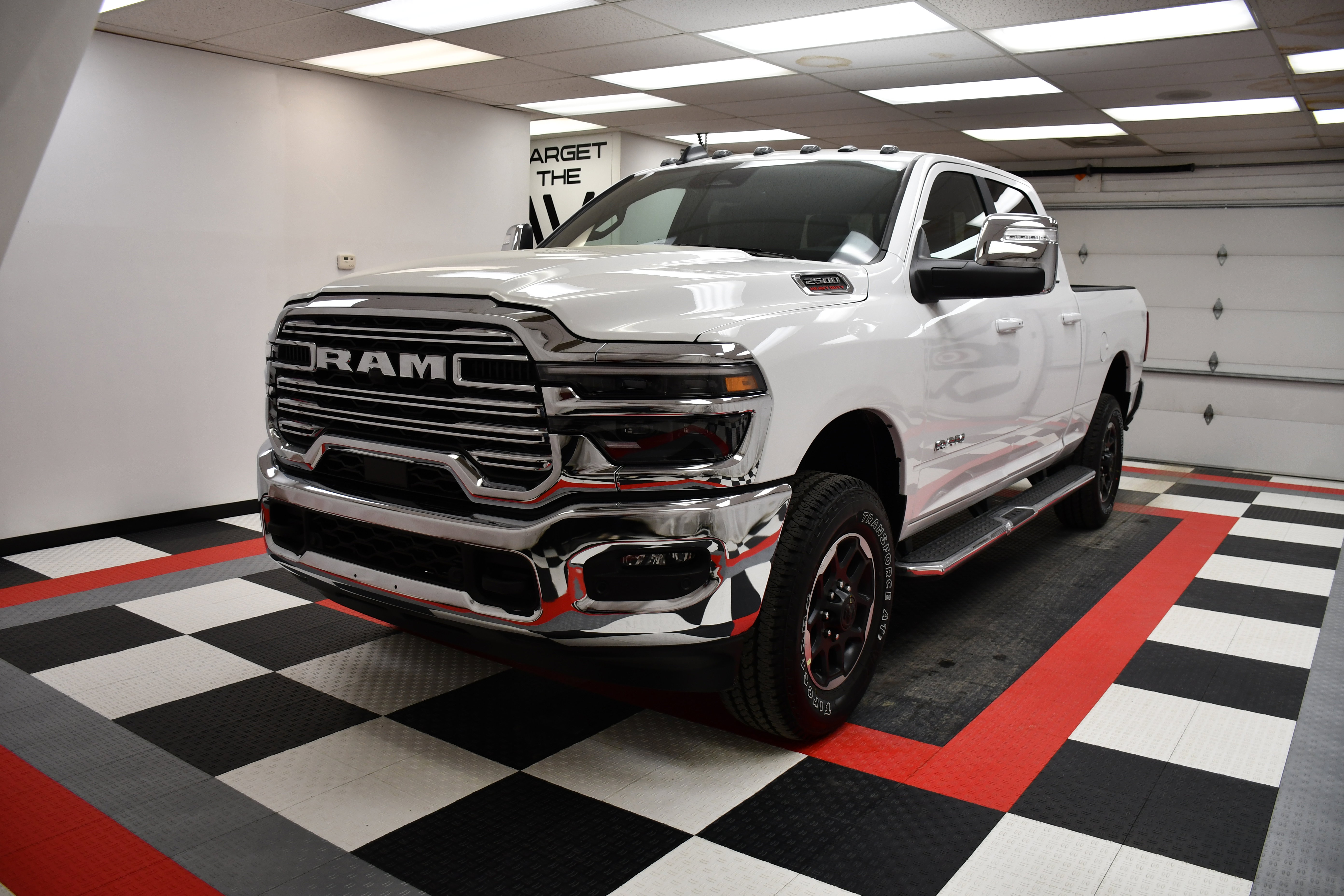 New 2025 RAM 2500 Laramie Crew Cab 4X4 6.4L V8 HEMI Laramie Level 1 Plus Group 5th Wheel Gooseneck Prep Group Bed Liner