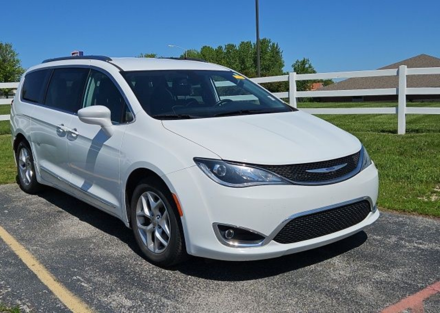 Used 2020 Chrysler Pacifica Touring L with VIN 2C4RC1BG6LR115744 for sale in Kansas City