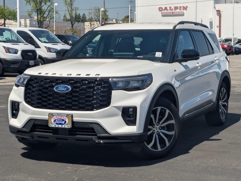 2025 Ford Explorer ST Line