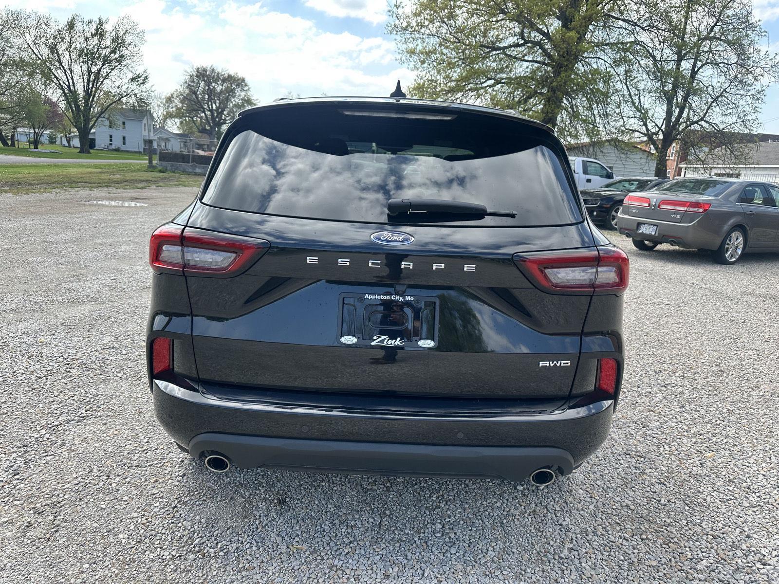 2023 Ford Escape ST-Line photo 6