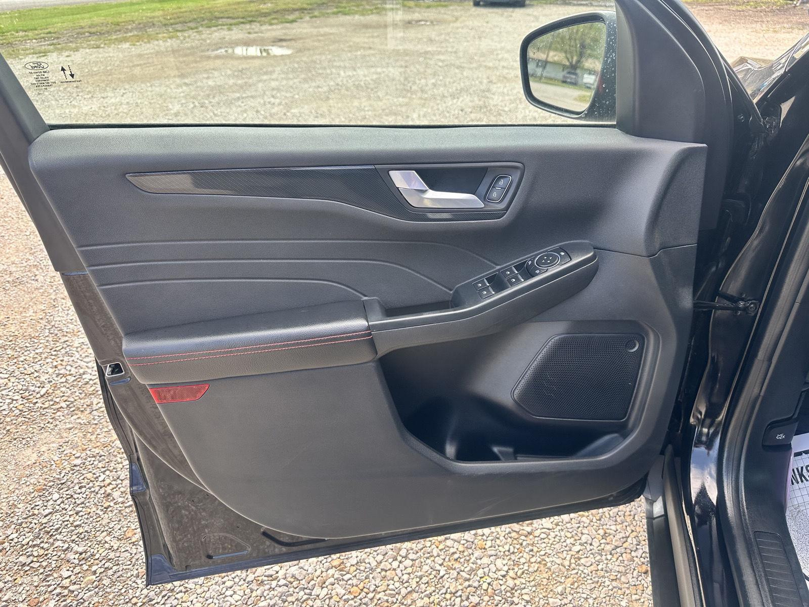 2023 Ford Escape ST-Line photo 8