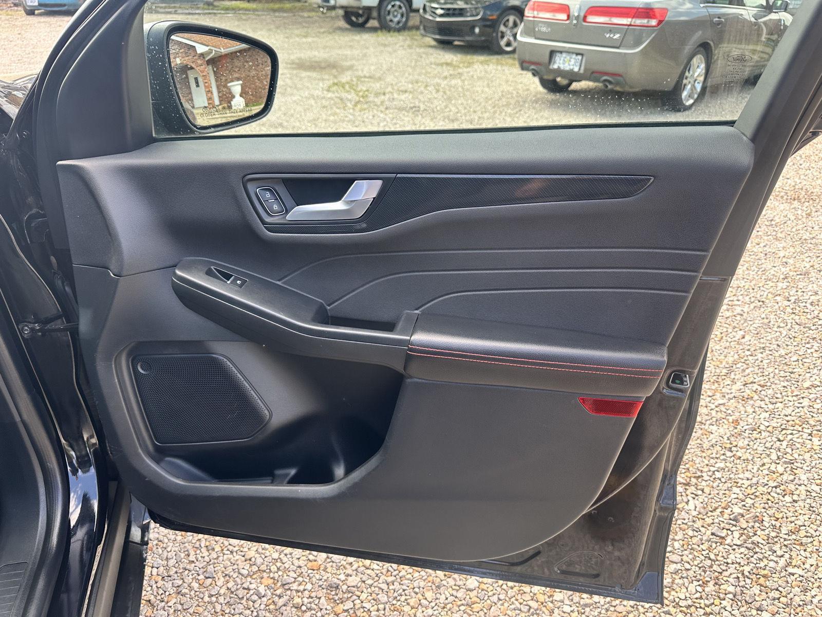 2023 Ford Escape ST-Line photo 17