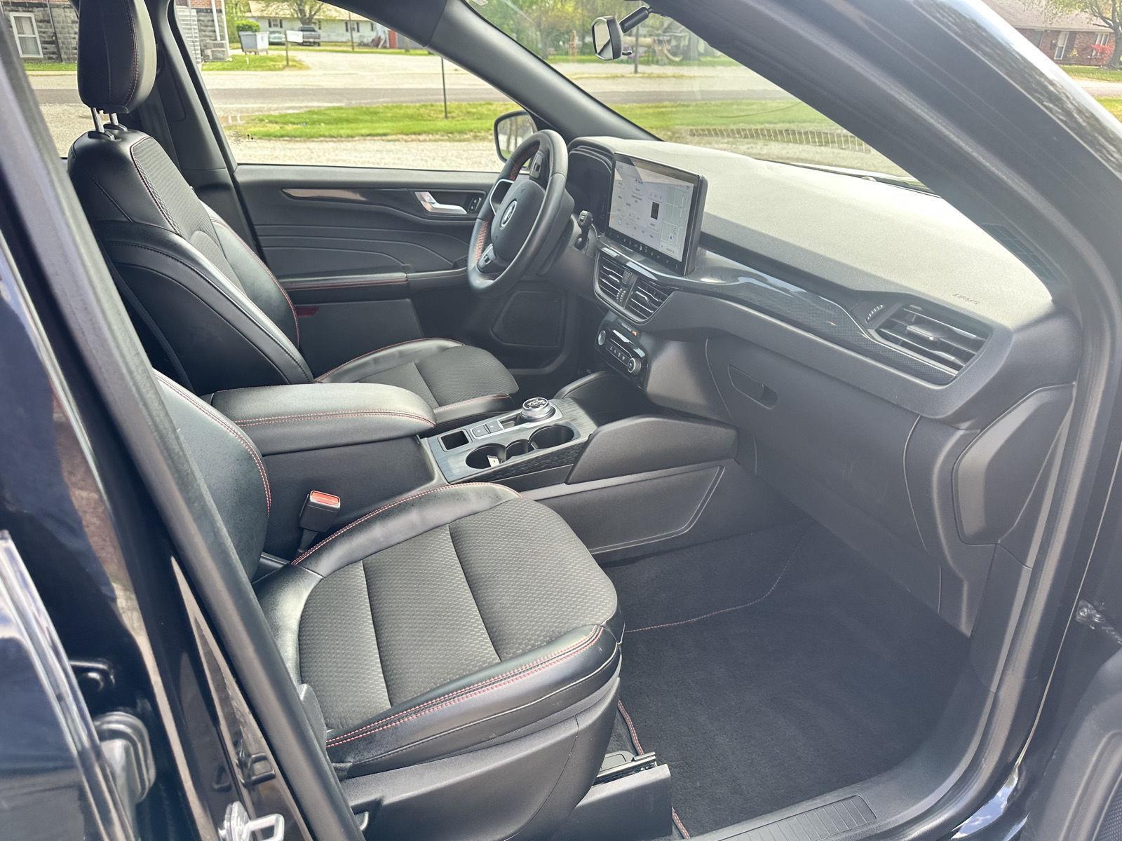2023 Ford Escape ST-Line photo 25