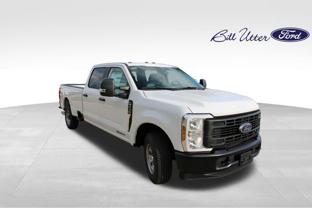 2025 Ford F-250 photo 2