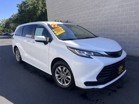 2022 Toyota Sienna LE