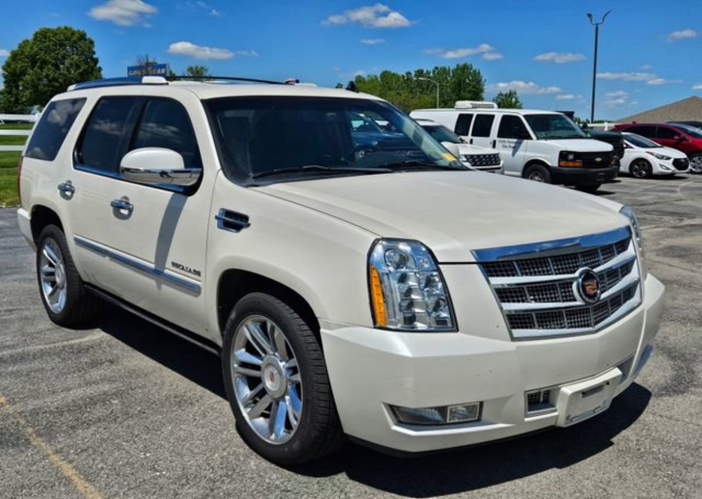 Used 2013 Cadillac Escalade Platinum Edition with VIN 1GYS4DEF3DR336612 for sale in Kansas City