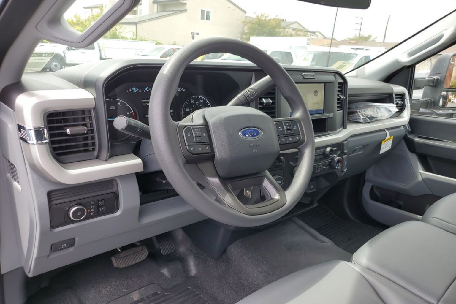 2025 Ford F-550 Super Duty Chassis Cab XL - Photo 10