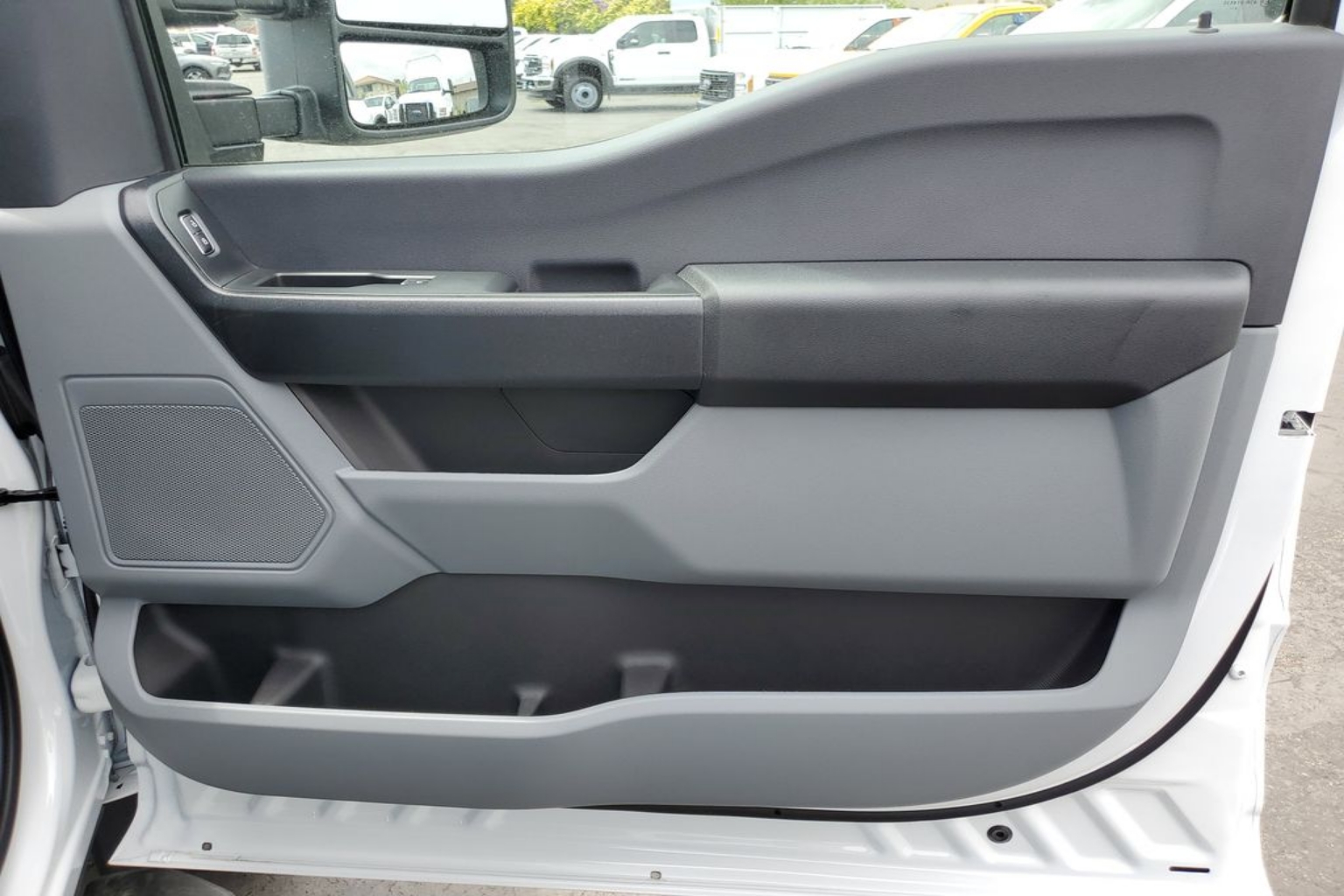 2025 Ford F-550 Super Duty Chassis Cab XL - Photo 25