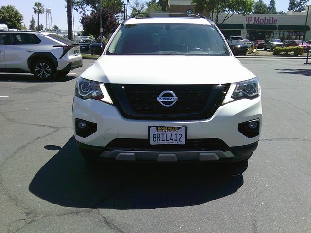 2020 Nissan Pathfinder SL