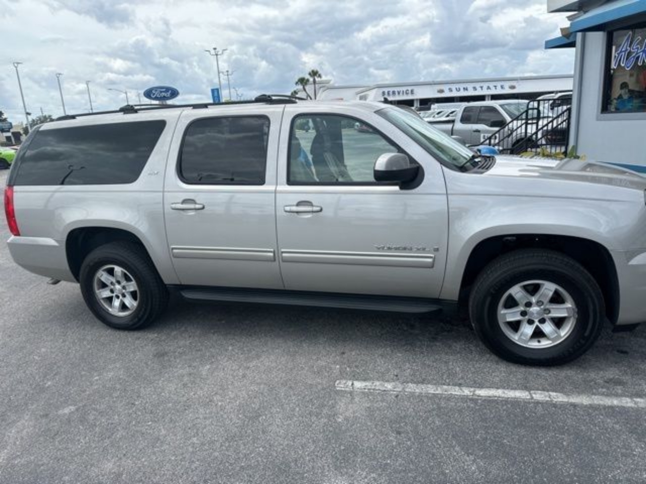 Used 2009 GMC Yukon XL SLT1 with VIN 1GKFC36029R240710 for sale in Orlando, FL
