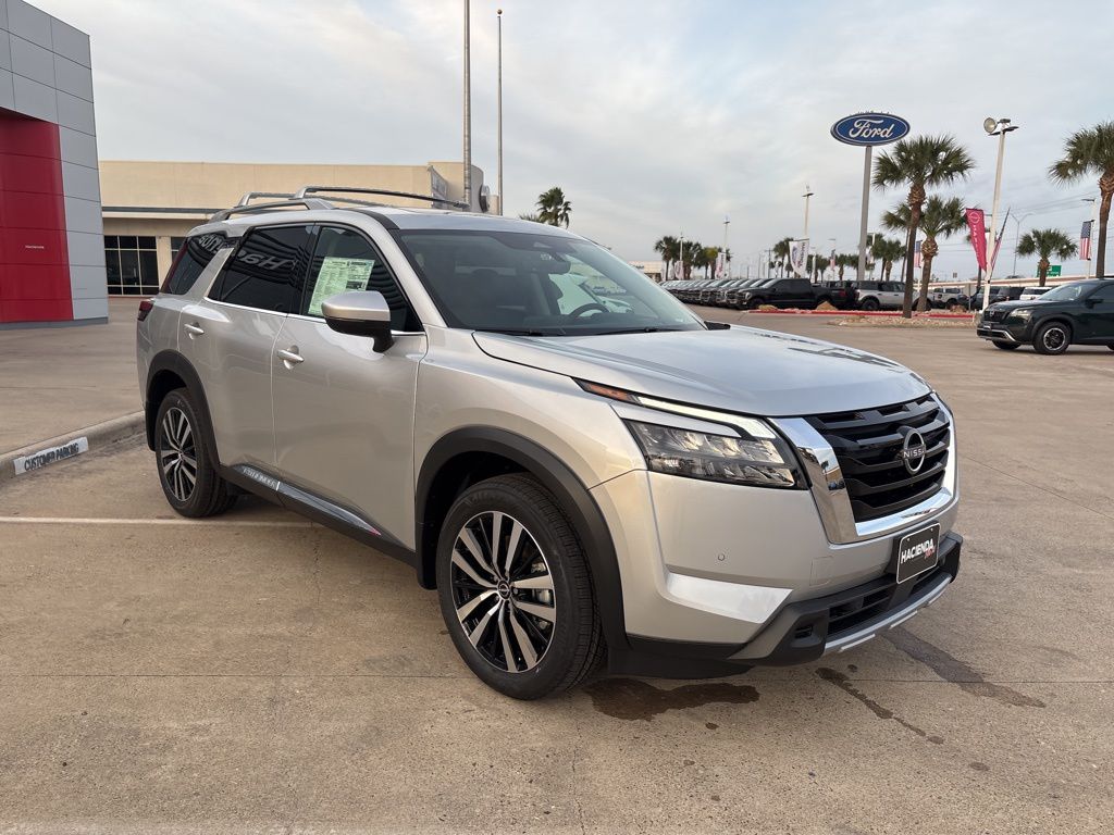 2025 Nissan Pathfinder Platinum photo 2