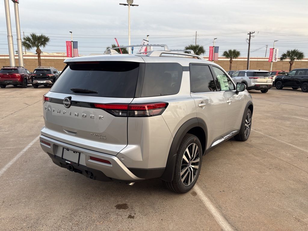 2025 Nissan Pathfinder Platinum photo 4