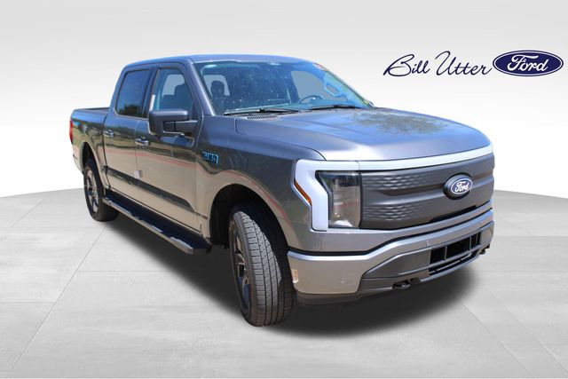 2025 Ford F-150 Lightning photo 2