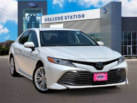 2020 Toyota Camry Hybrid XLE