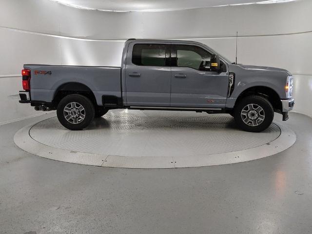 2025 Ford F-350 Lariat photo 2