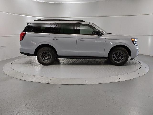 2025 Ford Expedition photo 2