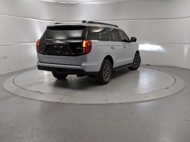 2025 Ford Expedition photo 3