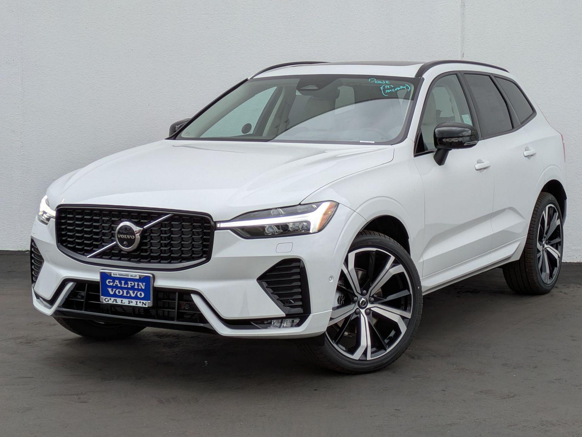 2025 Volvo XC60 B5 photo 3
