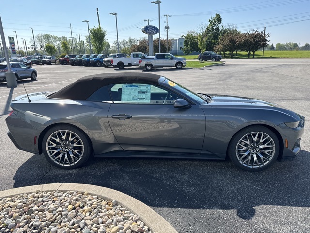 2025 Ford Mustang EcoBoost Premium photo 2