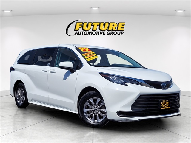 2022 Toyota Sienna LE