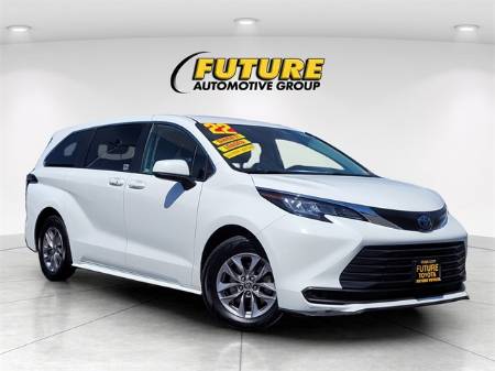 2022 Toyota Sienna LE