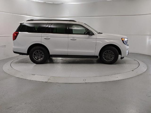2025 Ford Expedition photo 2