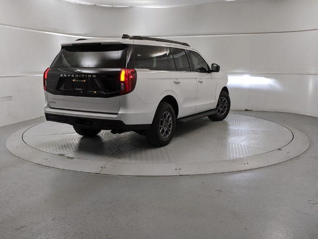 2025 Ford Expedition photo 3