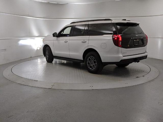 2025 Ford Expedition photo 4