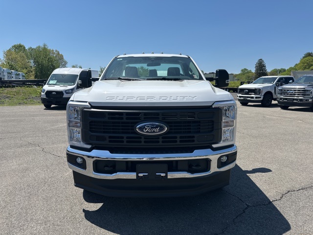 2025 Ford F-250 photo 2