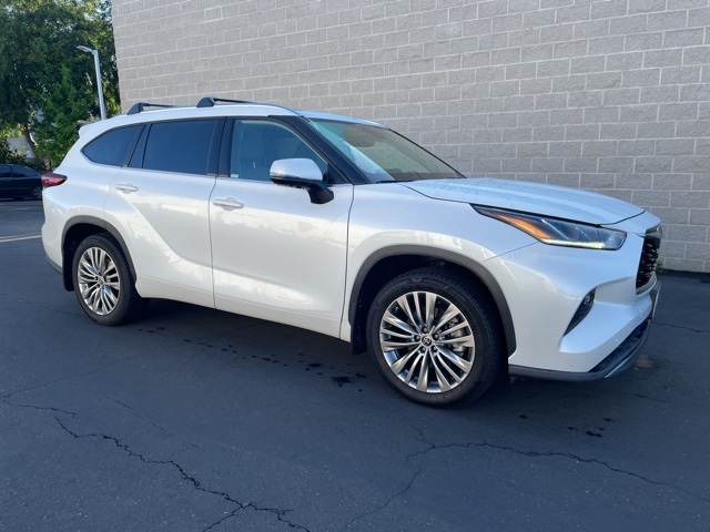 2022 Toyota Highlander Platinum