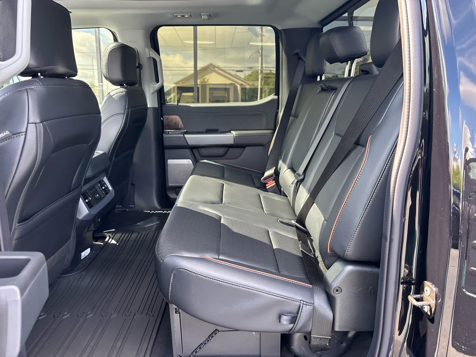 2025 Ford F-250 Lariat photo 24