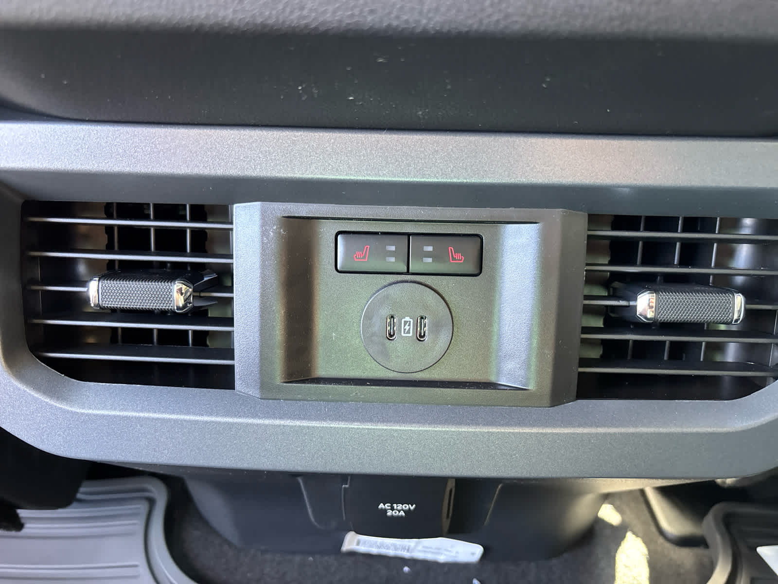 2025 Ford F-250 Lariat photo 25