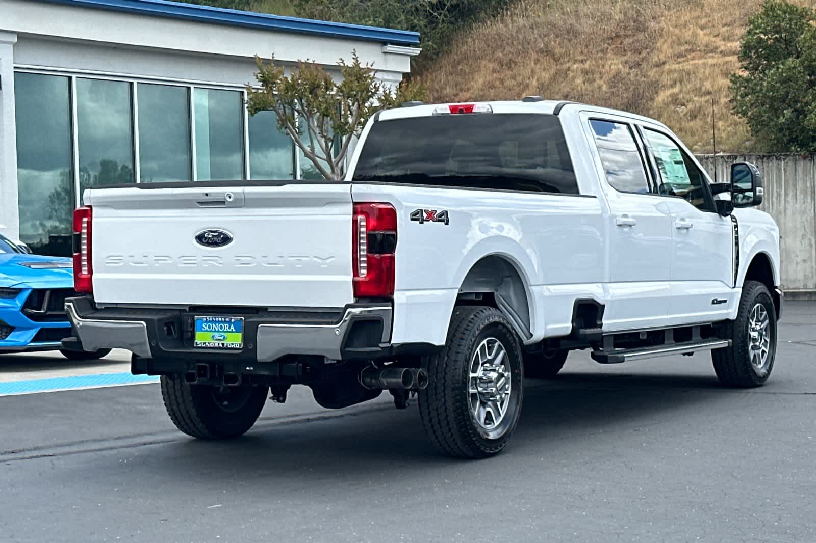 2025 Ford F-350 Lariat photo 2